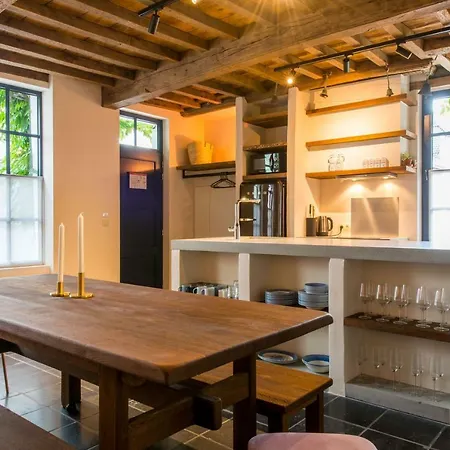 Friday Gent, Exclusive Charming