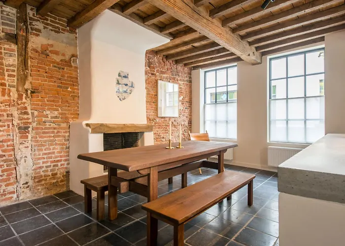 Friday Gent, Exclusive Charming