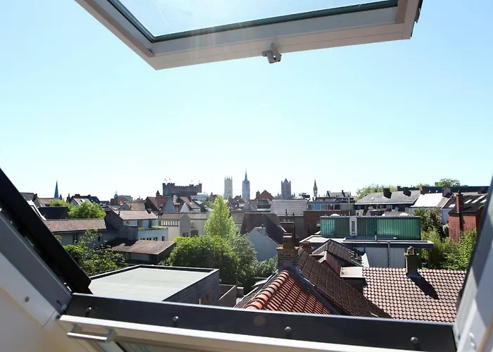 Friday Gent, Exclusive Charming