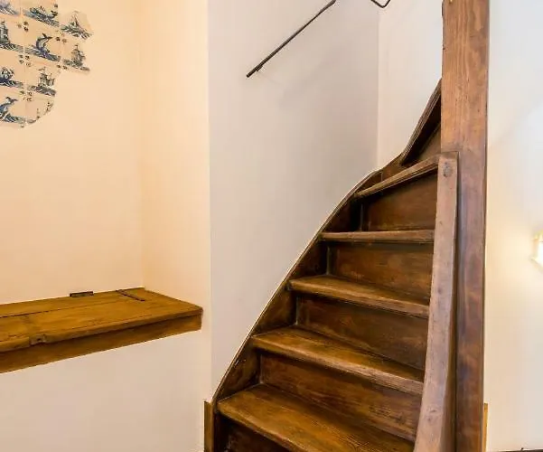 Friday Gent, Exclusive Charming