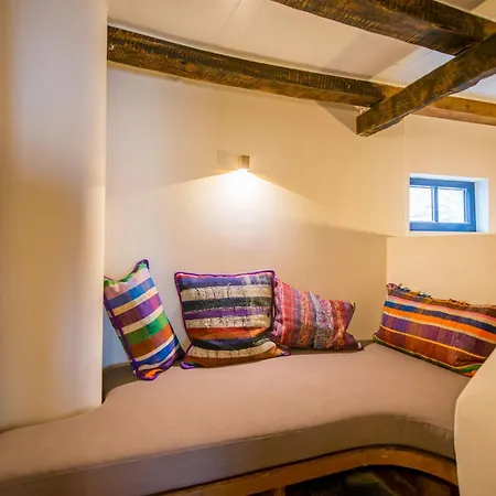 Friday Gent, Exclusive Charming